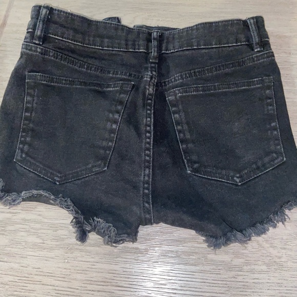 Black jean high-waisted shorts ZARA. Size 2. Worn once - Picture 3 of 4